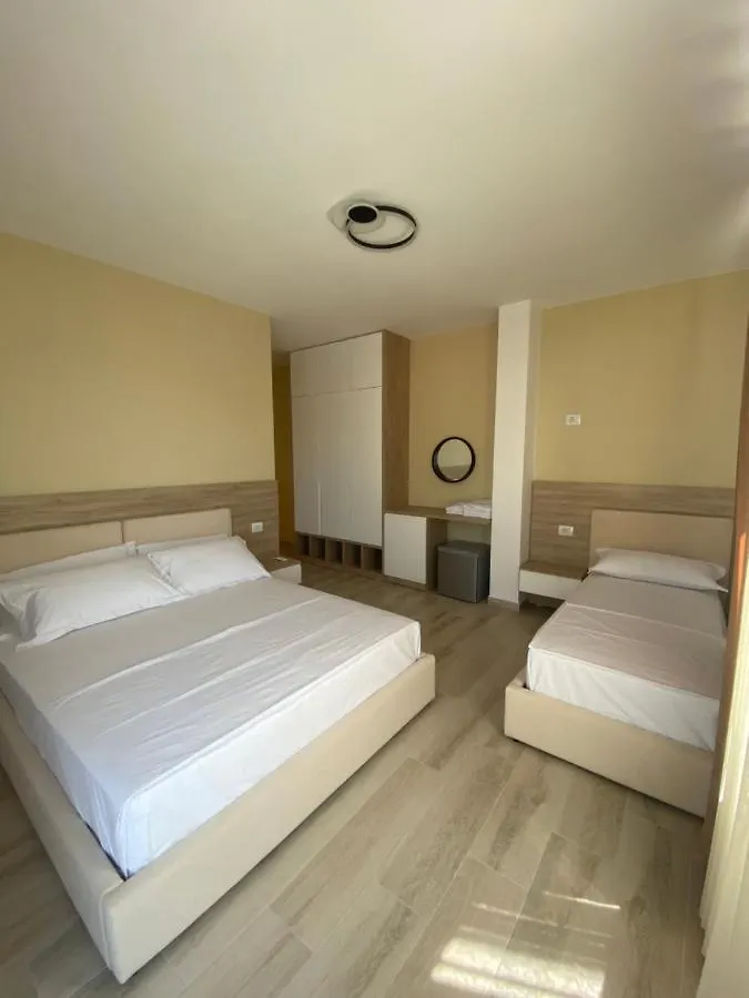 Helena Hotel Shëngjin
