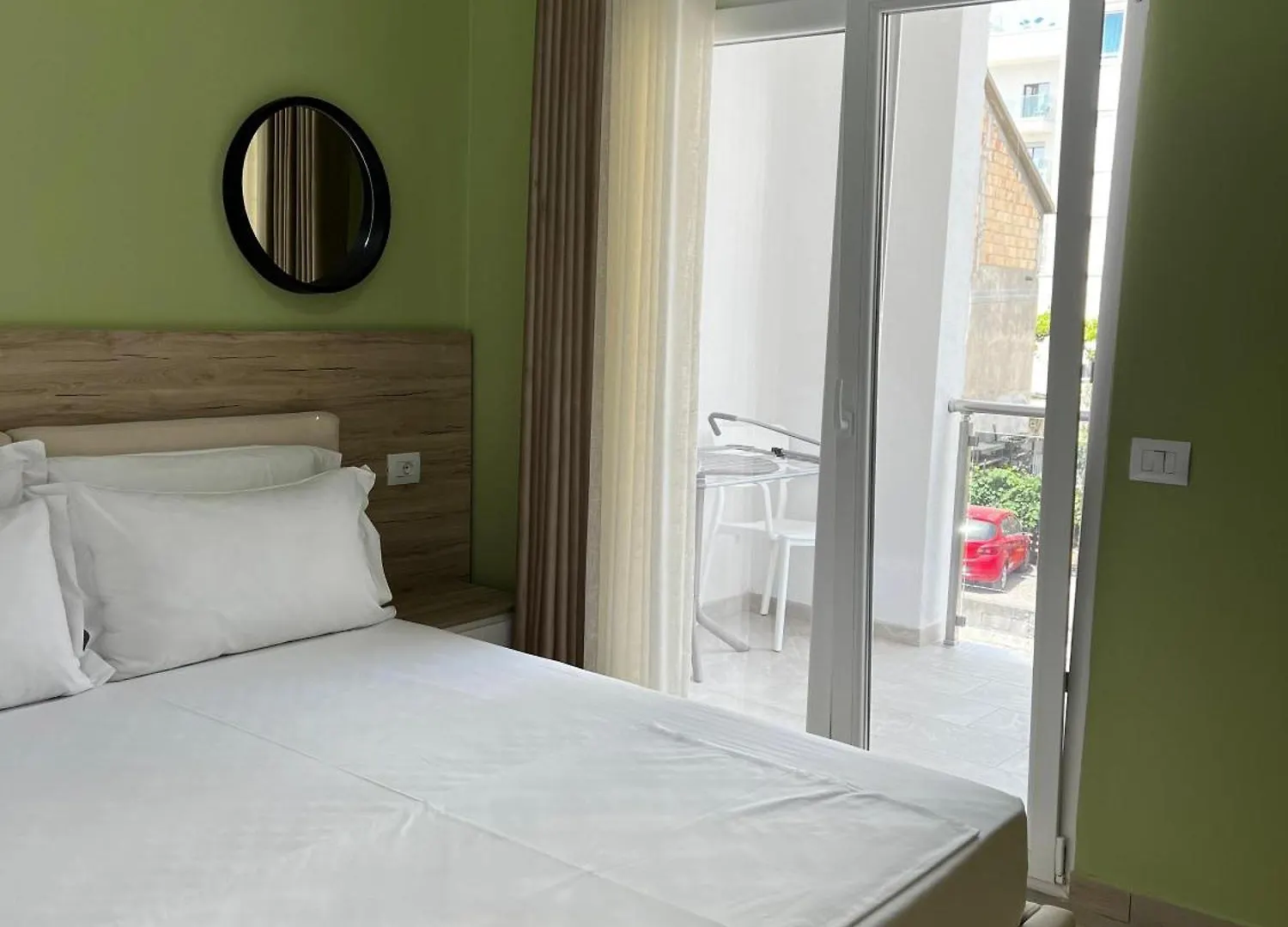 Helena Hotel Shëngjin