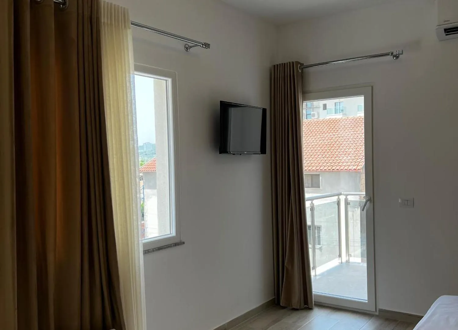 Helena Hotel Shëngjin