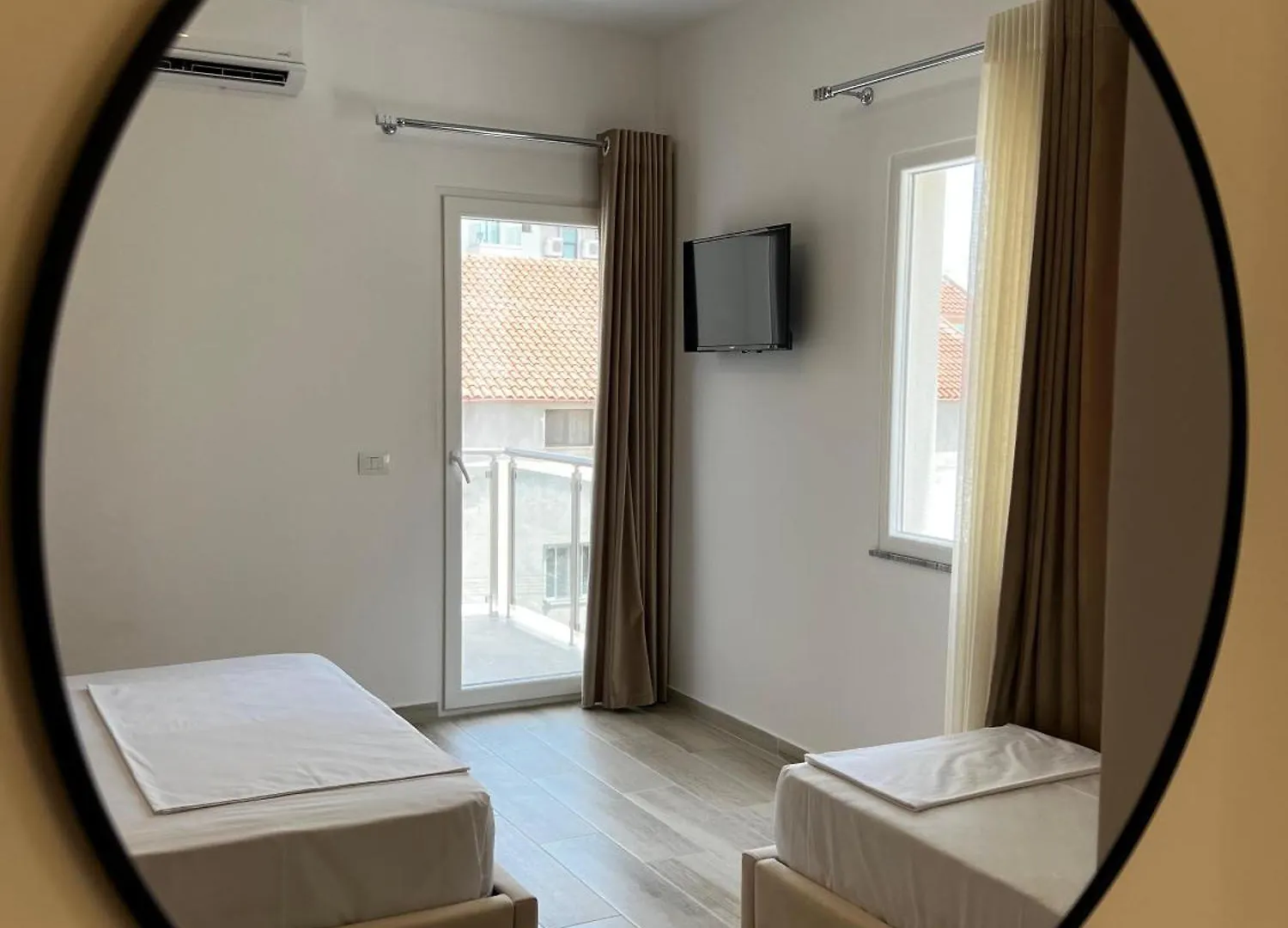Helena Hotel Shëngjin