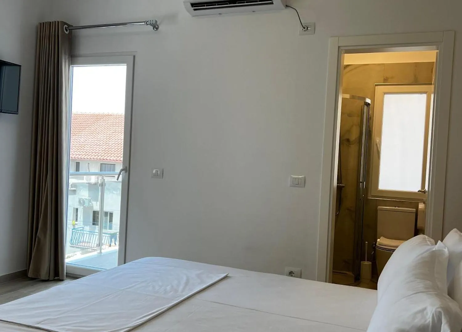 Helena Hotel Shëngjin